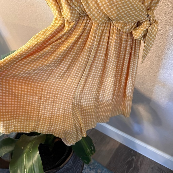 Everly Yellow Polka Dot shorts romper - Picture 4 of 7